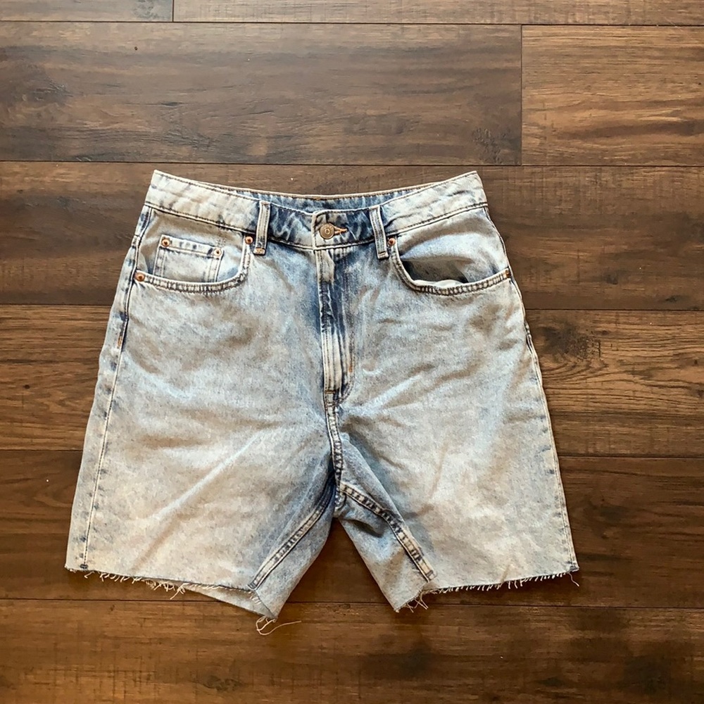 Mi-short shorts